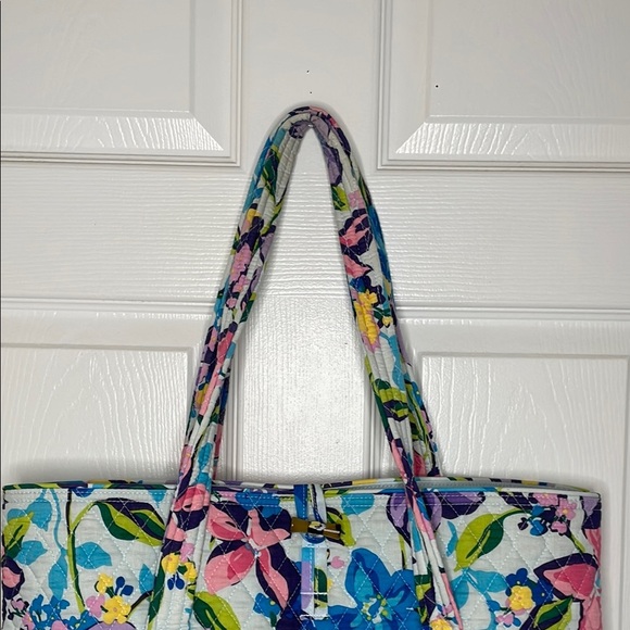Vera Bradley Blue and Purple Travel Bag with Floral Design - Picture 5 of 8
